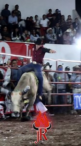 LO ESTAMPO CONTRA LOS TUBOS!!Chester Jr Vs Jabonero #JaripeoRebelde | Jaripeo Rebelde