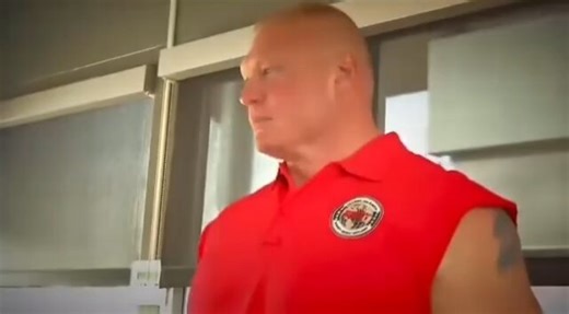 Brock Lesnar working as an ESPN security guard back in 2015“I'm working here now, I gotta earn some money”The fan responses were hilarious 😂