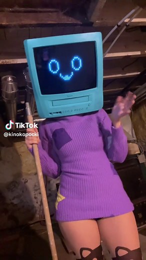 Hatsune Miku Cosplay: Tiny Wig Mishap