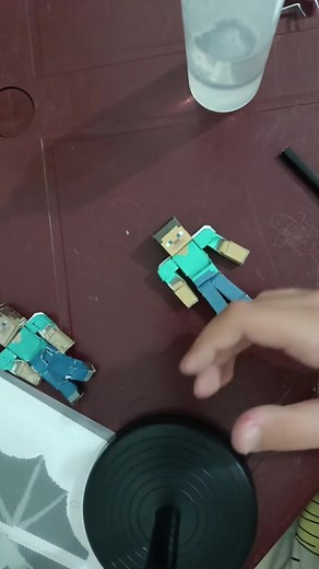 Tutorial de arte em papel: bonecos articulados do Steve e Gojo do Minecraft