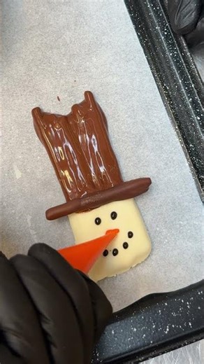 Pretzel Snowman Snacks ☃️🥨 #shorts