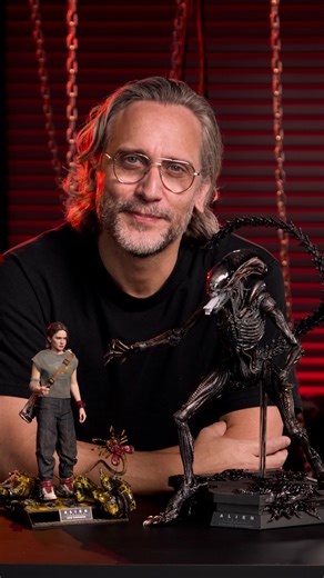 68K views · 1.6K reactions | Alien Romulus Director Fede Álvarez joined us behind the scenes at Sideshow HQ to check out the Rain Carradine and Scorched Xenomorph figures by Hot Toys. Thanks for stopping by, Fede! Hot Toys Alien: Romulus #HotToys #Alien #AlienRomulus #FedeAlvarez | Sideshow Collectibles | Facebook