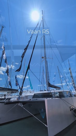 🇳🇱 The Vaan R5. A quick tour of this electric-powered aluminium catamaran from the Dutch yard. The Sailing Hotel Suite, made for sailors. ▫️ Watch out for our full tour which is coming soon! #luxury #yachts #madeinholland | Katamarans