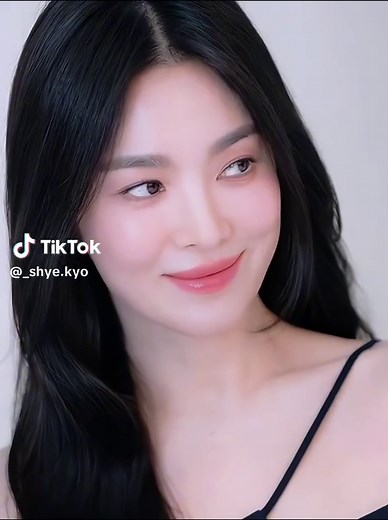 Song Hye Kyo at 60th Baeksang: Best Actress Award Presenter