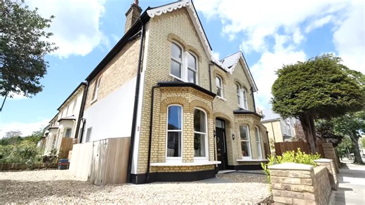 This is what life looks like in £6,000,000 home in Chiswick, London