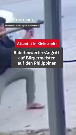 Eine Raketenwerfer-Attacke auf einen Bürgermeister am helllichten Tag: Das passierte am Montag in der philippinischen Stadt Sharrif Aguak. Überwachungskameras hielten fest, wie ein Mann mit einem Raketenwerfer auf den SUV des Bürgermeisters Akmad Ampatuan schoss. Die Rakete traf offenbar sein Auto, er überlebte den Angriff aber. Laut Medienberichten war das aber nicht das erste Attentat auf den Bürgermeister, der aus einer großen Politiker-Familie stammt: Er überlebte bereits 2010, 2014 und 2019