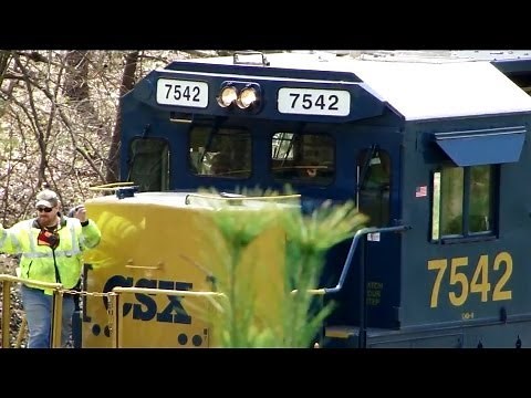 CSX Conductor Reacts To Engineer Blowing Horn!!!