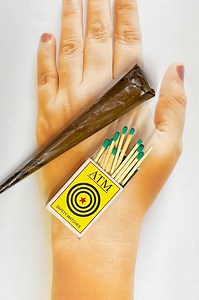 1M views · 15K reactions | Match box mehndi design for back hand #mehndi #design #henna #art #hand #artist #back #matchbox #beautiful #gorgeous #hennaartist #mehndiworld | Mehndi World | Facebook