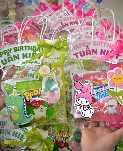 📍 Túi bánh kẹo mini cho các bé làm quà tặng cho bạn nhân dịp sinh nhật … 😍😍😍 #tuibanhkeo #hoabanhkeo #tuiquasinhnhat