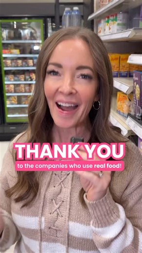 Karalynne Call on Instagram: "Natural flavors are another ingredient that would have been soo easy for me to add to my products. But I know we can flavor things with food.🍓 I appreciate all brands that flavor their products with real food! Natural flavors can contain anywhere from 50-100+ ingredients. And of that flavor, 80-90 percent of the volume can be solvents and preservatives. These are called ‘incidental additives’. The term natural flavor only refers to the original flavor source. So na