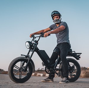 Moped E-bike = Electrifying power and head-turning style for an epic ride like no other! 😎💯 | Juiced Bikes