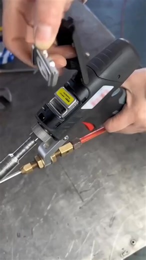 ✅ It can weld a wide range of materials, including copper, iron, and aluminum. ✅ Operating it is a breeze, with no technical expertise needed. ✅ Welding is completed in just a second, offering speed and convenience. ✅ The welded surface has a smooth and visually appealing finish. 🔥 | Independenc t