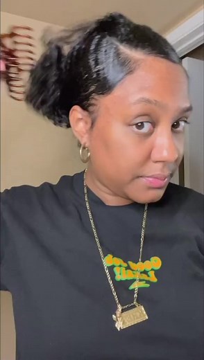 9.5K views · 113 reactions | How to make a Sleek Long Ponytail using Drawstring Ponytail 珞 Find one ponytail that looks the similar to your natural hair on our website (link in bio)  If you are not sure which texture works for you, feel free to DM us some pics for suggestions 殺 . . Thanks @teaonchanae for this tutorial! #betterlength #drawstringponytail #3ahair #3bhair #curly #protectivestyle #protectivestyling #lowponytail | Betterlength | Facebook