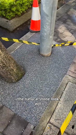 This week, we had the pleasure of hosting a demonstration day for North Sydney Council in the beautiful suburb of Neutral Bay 🌳🌴 The goal? To showcase how StoneSet’s natural stone finish can transform tree surrounds, blending durability, safety, aesthetics for busy urban streetscapes. Councils often look for the best balance between safety, longevity, and sustainability. Our resin-bound stone finish stands out compared to rubber surfaces for several reasons: ✅ Superior Durability ✅ High Heels 