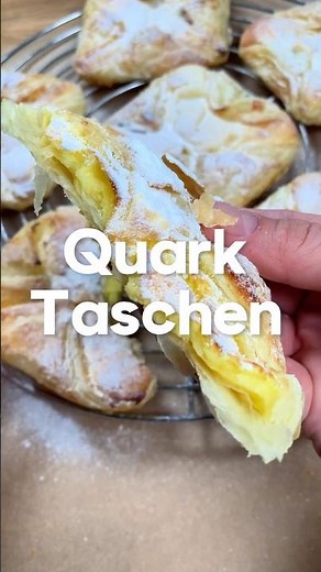 Klein, süß, unschlagbar lecker! 🤤👩‍🍳 Schnapp dir das Express-Rezept für himmlische Quarktaschen.