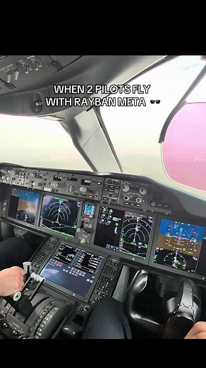 Double POV Boeing Landing: Ray-Ban Meta Flight View