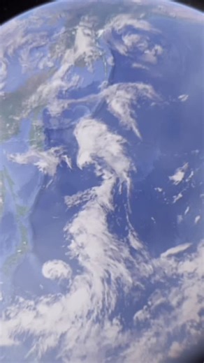 Palak Roy | Content Creator on Instagram: "My current obsession 💜 I tried the @closeupindia White Now toothpaste and I genuinely saw my smile getting brighter. It’s so pretty and purple and sparkly, and actually works! Also, it’s 100% enamel safe. Highly recommend you try it! Buy now and thank me later ✨ #Ad #CloseUpWhiteNow #WhiteNowRightNow #WhiteningToothpaste #PurpleToothpaste #InstantBrighterTeeth #explore"