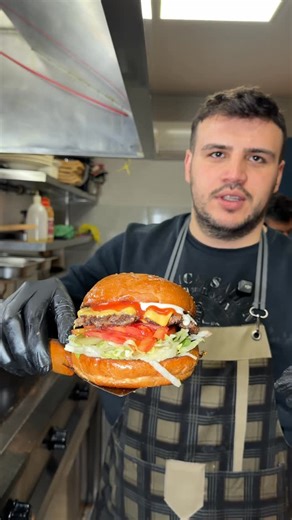 Fiko burger 🍔 on Instagram: "35 yıldır yapılan Fiko hamburger 🤩 “Fiko Burger’de lezzet patlaması! 🍔 Hadi, en sevdiğin burgeri kap ve keyfini çıkar! 😋 #fikoburger 📍Yenibaraj mahallesi 68070 sokak elmas apt no:10/2 ☎️Alo paket:0544 789 9510☎️ #adana #burger #seyhan #burgertime fikoburger yemek barajyolu @dilek.fikret @neyesekyaaa"