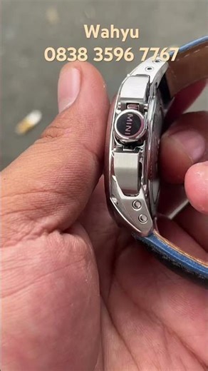 Unique second-hand watch at Bang Wahyu's stall #jatinegaraloafmarket #watch #second-handwatch