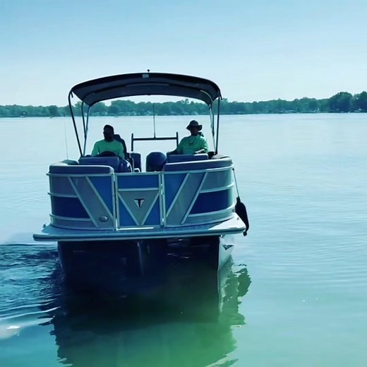 Bow thrusters! #pontoon #pontoons #pontooning #pontoonlife #pontoonliving #pontoonlife⚓️ #pontoonlifestyle #pontoonboat #pontoonboats #pontoonboating #pontoonparty #boat #boats #boating #boatlife #boatlife⚓️ #boatlifestyle #boatliving #boatlivin #lake #lakes #lakelife #lakelife⚓️ #lakelifeisthebestlife #lakelife😎 #lakelifestyle #keeppontooning #family
