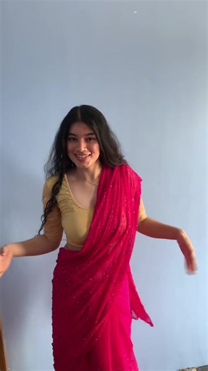 Gulabi Saree Dance Song: Bollywood Vibes in Saree | Jisoo Dance