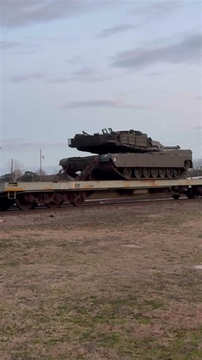 Military Tanks on CSX Military Train!