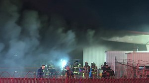 Southeast Houston buildings burn in overnight fire