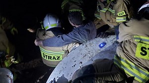 Mężczyzna kopał studnię, przysypała go ziemia