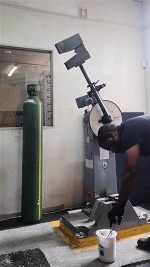 FLEXION TOUGHNESS BAR TEST AT LOW TEMPERATURE USING MOUTON PENDULE DE CHARPY IN LABORATORY