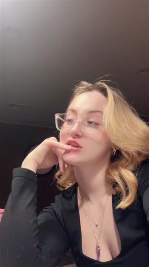 Emi (@emily.kuchar_)’s videos with Julia fox - Dublingirlbeonline