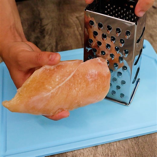 339K views · 824 reactions | C'est probablement l'un des meilleurs plats de poulet que j'aie jamais préparés ! Râpez des filets de poulet surgelés et préparez cette délicieuse recette. | Ma Cuisine | Facebook