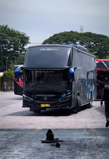 Terima kasih untuk PO @PRANATA TRANSPORT yang sudah melakukan Spooring & Balancing unit nya di kami 😄. Open bengkel : Senin - Sabtu Jam 08.00 wib - 16.00 wib Minggu Libur Untuk info lebih lanjut bisa menghubungi mekanik spooring & balancing kita firman : 085853388799 Alamat kantor dan garasi : jln raya Sedati Agung, Kec. Sedati, Kabupaten Sidoarjo, Jawa Timur #kymspooringcenter #spooringbalancing #spooringbus #fypシ❤️💞❤️