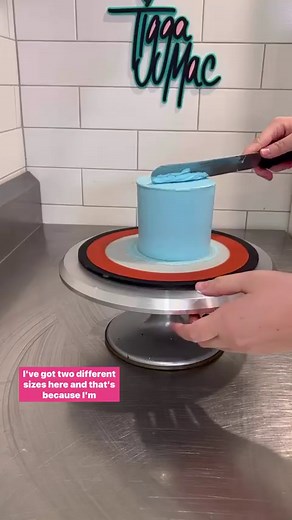 THE CHECKERBOARD OBSESSION IS REAL! 🤩 // I used @colour.mill to colour the buttercream. DISCOUNT CODE: OKIEDOKIE10 #tiggamac #okiedokie #cakevideo #cakevideos #caketutorial #cakedecorator #cakedecorating #checkerboardcake #piping #buttercream | Tigga Mac