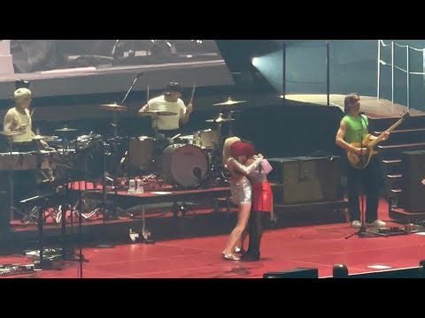 Paramore - Misery Business - Bianca on stage - Madison Square Garden NYC Night 1 - 5/30/23