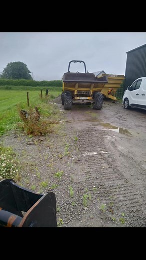 9/10 tonne dumper hire 500 euro plus vat per/week . Tractor and 20 tonne dump trailer with driver 0863943756###planthire #newholland #construction