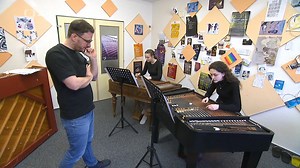 31K views · 239 reactions | Studium hry na cimbál a akordeon na Ostravské univerzitě. 流 Fakulta umění Ostravské univerzity otevírá dvě nové specializace. V příštím akademické roce tam budou moci uchazeči studovat hru na cimbál a akordeon. Hra na tyto nástroje se v České republice vyučuje na základních uměleckých školách i konzervatořích. Možnost pokračovat ve studiu na vysoké škole zatím chyběla. | Události Ostrava | Facebook