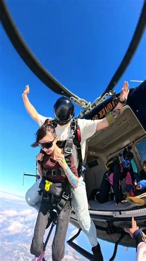 Those moments in life that cannot be reproduced. Become a braver person from today on skydiving.