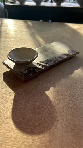 Clay Expression | I made these sushi plates using the Onggi method. The process starts with taryeom — rolling coils the traditional way — then flattening... | Instagram