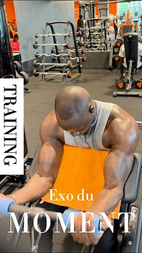 👍 Exo BICEPS de la semaine À TESTER ! ✅ Curl pupitre à la poulie basse pour un max de tension sur toute l’amplitude avec un mouvement très contrôlé et une pause au extrême de chaque phases ( contraction & étirement ) ➡️ 4 séries de 10 reps contrôlées 🧐 J’attend vos retours … #biceps #shredded #musculation #grosbras #fitness #fitnessmotivation #basicfit #bicepscurl #workout #training #gym | Abou Sy