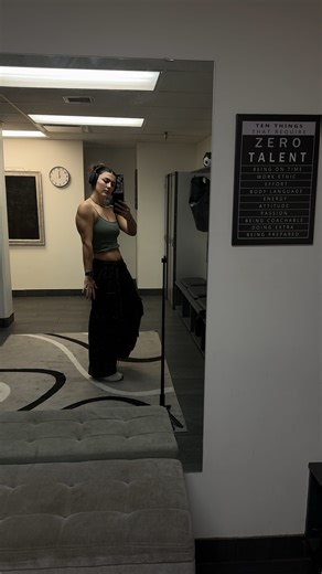 Sorcia Joyal on Instagram: "SAVE THIS FOR SARMS DAY⬇️full workout⬇️ - incline shoulder press 1 top set 6-8 2 working set 8-10 - supinated bicep curls 2 working sets 6-8 1 back off set 10-12 - straight bar skull crushers 3x8-10 - sa cable rear delt flies 3x8 - sa cable hyperextended hammer curls 2x8-10 - cable tricep push downs 2x8-10 - db lateral raises 2x10-12 Sweat set @younglaforher . . #shouldersandarmsworkout #shoulderworkout #armday #gym #voiceoverworkout"