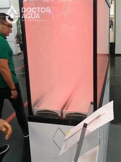 💧 Optimización energética y transferencia de oxígeno: el poder de las burbujas finas En tratamiento de aguas, cada kWh cuenta. La aireación puede llegar a consumir hasta el 60% de la energía eléctrica de una PTAR biológica. Por eso, la tecnología que elijas marca la diferencia. 🔹 Mayor SOTE (Standard Oxygen Transfer Efficiency): Los difusores de burbujas finas logran entre 4–6% de eficiencia por metro de profundidad, frente al 1–2% típico de sistemas convencionales. 🔹 Coeficiente α más establ