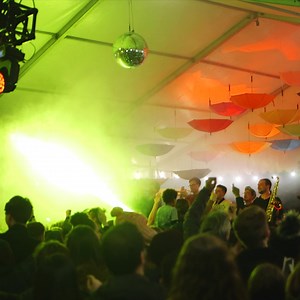 Family tickets have now SOLD OUT for #AllyPallyFireworks & adult general admission tickets will sell out very soon 🤯 Fire up the group chat as there's only a few days left to secure your tickets to the hottest bonfire night in town! 🔥 | Fireworks Festival Alexandra Palace