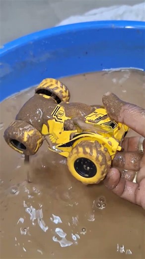 Cleaning a small yellow car ASMRS astissfying mud