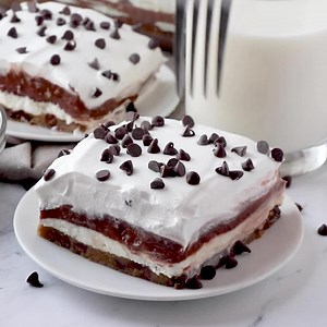 Cookie Monster Dessert is the ultimate four layer dessert. A layer of chocolate chip cookie topped with pudding, sweetened cream cheese and whipped topping! RECIPE HERE: https://www.thecountrycook.net/cookie-monster-dessert/ | The Country Cook