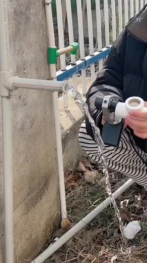 All-in-One Pipe Threading Tool for Male and Female Threads, suitable for 1/2-inch and 3/4-inch pipes. Easy to use with no leaks, ideal for pipe installation and repair.️ | Flavoriltorn、f | Facebook