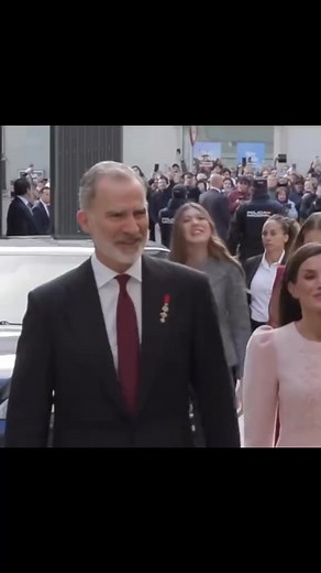 Celebrating the Spanish Monarchy's 50th anniversary since its restoration in 1975, highlighting King Juan Carlos's initial reign, followed by King Felipe, and anticipating future Queen Leonor. #casarealdeespaña | Princess Leonor De Asturias
