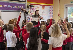 Free bilingual online traditional music classes for lockdown