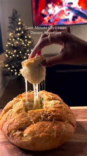 A super easy, last minute Christmas appetizer that’s cheesy and cozy 🎄✨ You’ll need: - a loaf of artisan bread, like sourdough - Old Amsterdam Goat Gouda - butter - garlic - parsley - salt & pepper to taste Here’s how to make it: 1. Slice your bread into squares on top. 2. Shred Old Amsterdam Goat Gouda. Stuff into the slices. 3. Baste with butter, garlic, parsley, salt and pepper. 4. Bake until golden brown. 5. Serve and enjoy! Christmas recipe, recipe ideas, stuffed cheese bread, appetizer id