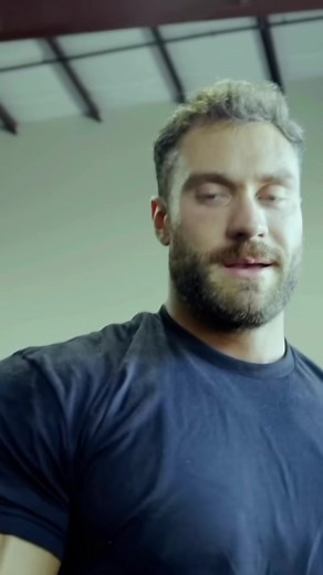 I can finally show you proper technique, form, and tempo from a professional bodybuilder. It's pretty sad that most people do not try as efficiently as possible. I'm not saying their methods don't work or that they are completely wrong. But remember, the people who earn pro cards often have more room for error. They have superior genetics, which allows them more room for error. But when these guys combine their elite genetics with efficient training, you now have #cbum #transformation #bodybuild