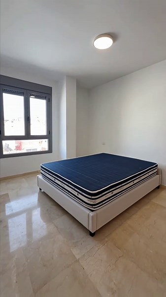 🏡 NUEVO PISO EN LAS PALMAS 2 dormitorios · Exterior · Ascensor 📍 En calle Juan Rejón, junto al Castillo de La Luz y a pocos metros de un gran supermercado. ✨ Vivienda completamente exterior 🛏️ 2 dormitorios 🚿 Baño amplio 🍽️ Salón con cocina integrada 🎨 Cocina aún personalizable al gusto del comprador Una ubicación cómoda, una vivienda moderna y la posibilidad de darle tu propio estilo desde el principio. ¿Quieres conocer todos los detalles? Escríbeme “JUAN REJÓN” y te envío la información.
